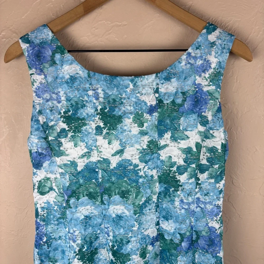 R & M Richards Blue White Floral Eyelet Sleeveless Fit and Flare Dress Size 10P - Picture 5 of 10
